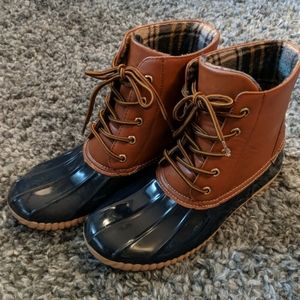 TWISTED LADIES DUCK BOOTS
